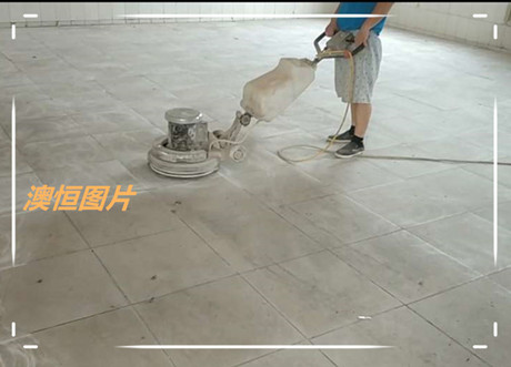研磨旧瓷砖面