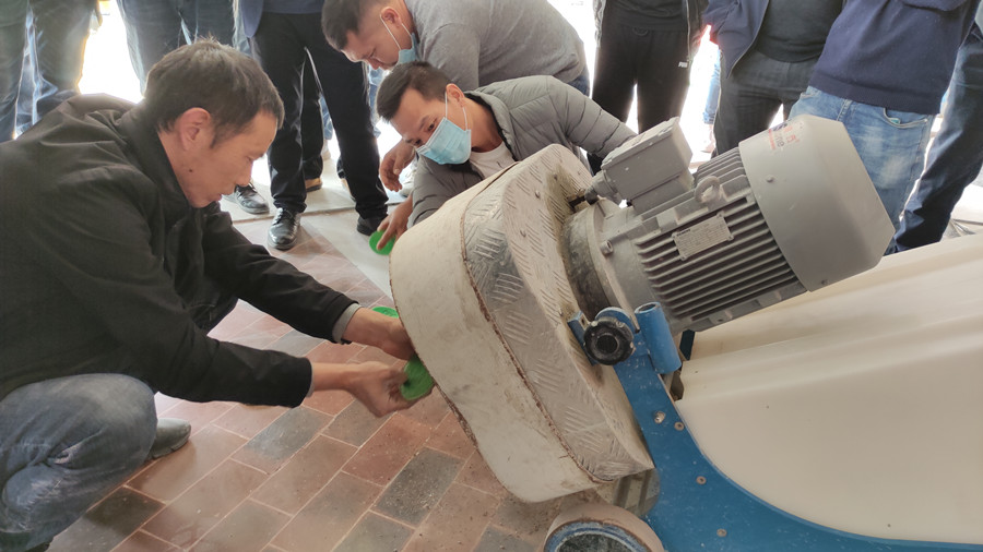 学员更换磨片 学员更换磨片