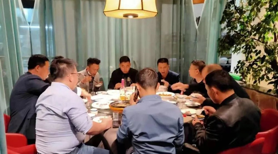 学员聚餐、讨论交流 学员聚餐、讨论交流