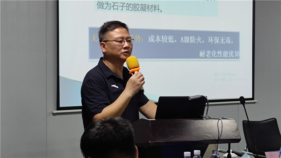 澳恒杨总为大家讲解理论知识