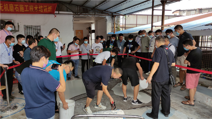 无机磨石摊铺实操现场