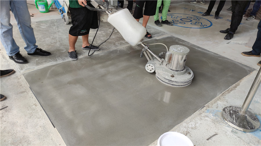 自流平水泥抛光成镜效果初显