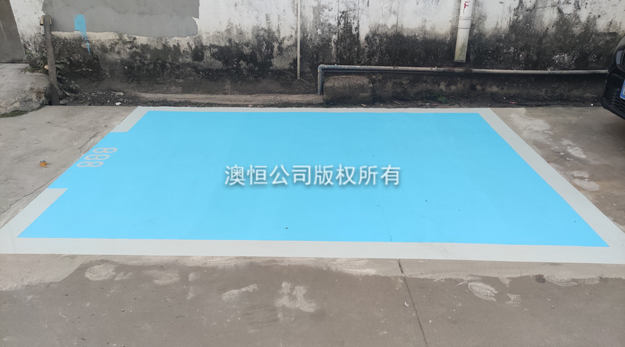 旧地面翻新：薄层自流平水泥加纳米硅涂层