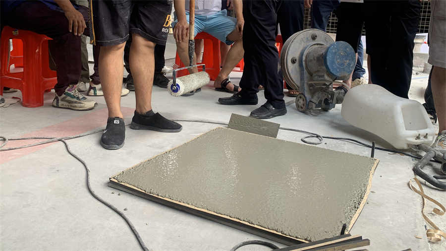 升级版水磨石摊铺完成