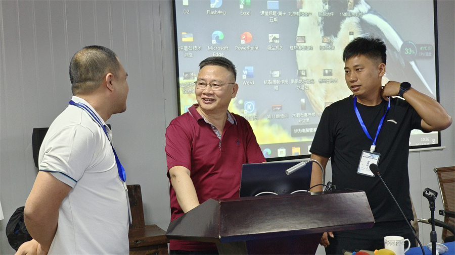 老师、学员相互交流